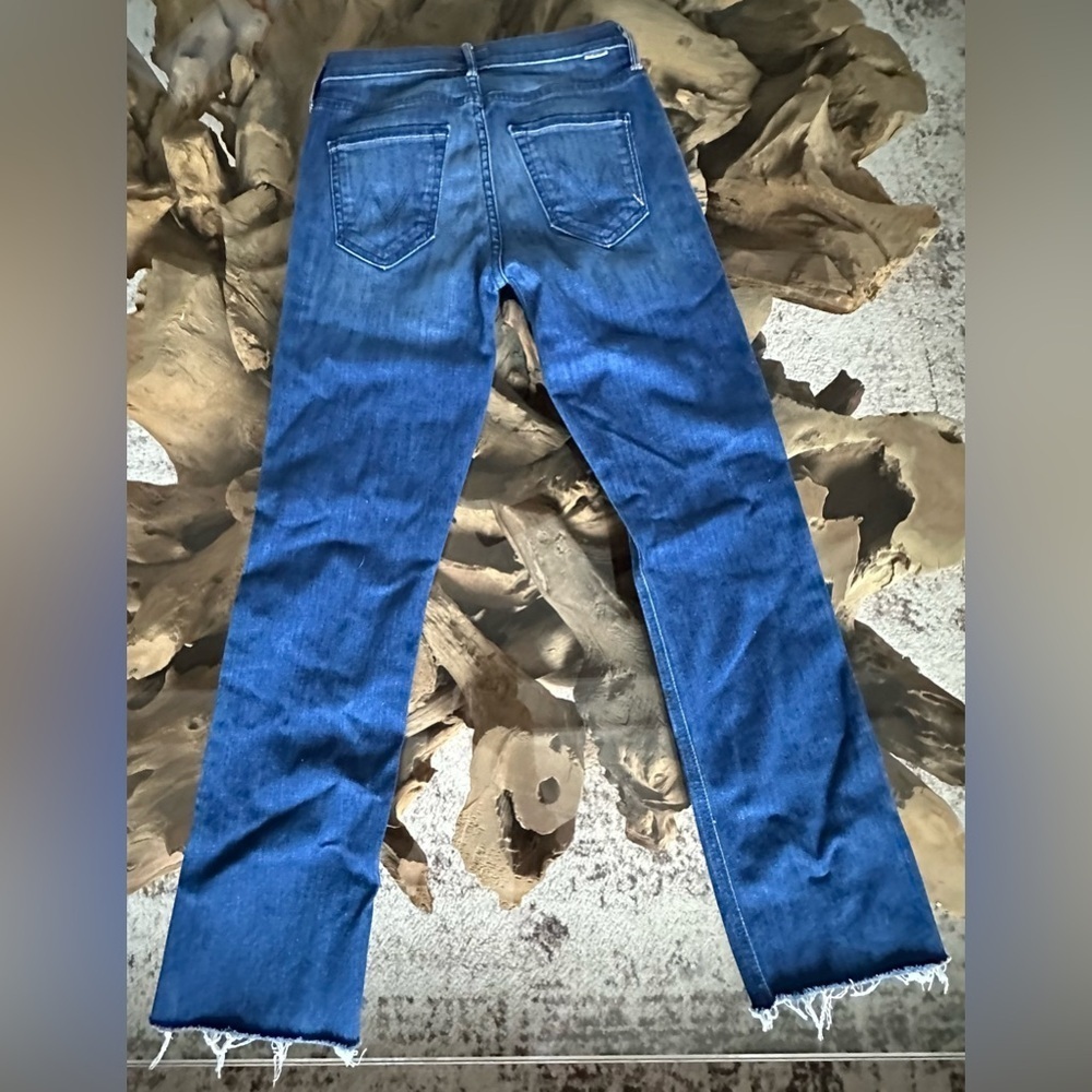 MOTHER Mid Rise Dazzler Crop Fray Jeans “Squeeze It” NWOT— 25, Signature Fit - Picture 13 of 16